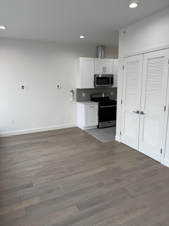 Photo - 186 Market St