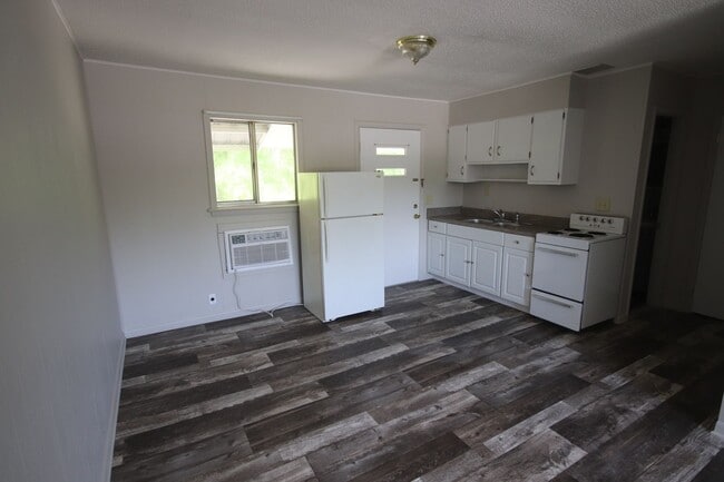 Building Photo - 1 Bedroom 1 Bathroom Apartment near Hamilt...