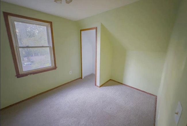 Photo - 1345 Arkwright St N