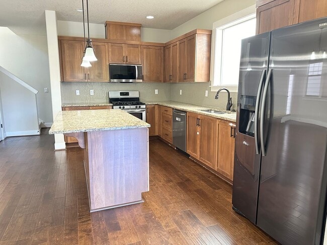 Photo - 4 Bedroom River Terrace Home!