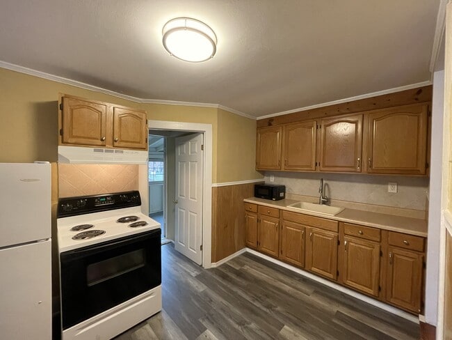 Building Photo - 636 W Gray St Unit 2B