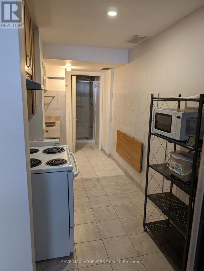 Photo - 369 Georgian Dr