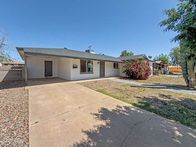 Photo - 1542 W 5th Pl