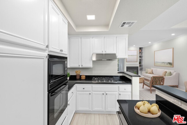 Photo - 1820 S Beverly Glen Blvd Unidad 305