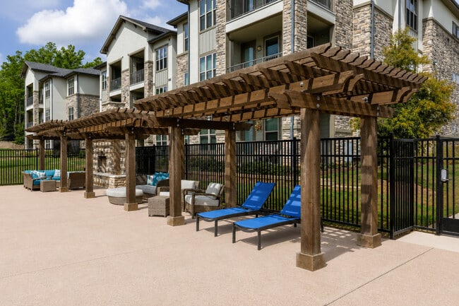 Pool and Cabanas - Auberge of Tyler