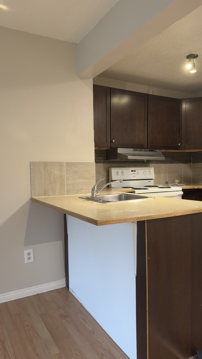 Photo - 9610-9149 149 St Unit 8