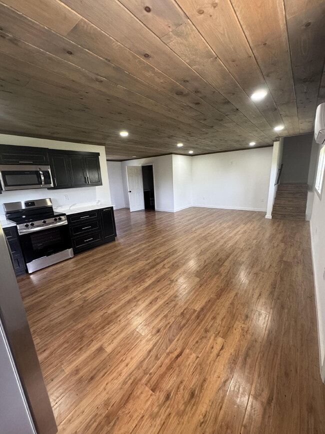 Photo - 1885 Everett Rd