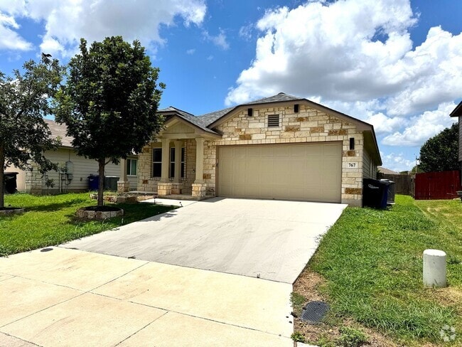 Building Photo - Ready for Move-In! Spacious 4-Bed, 2-Bath ... Rental