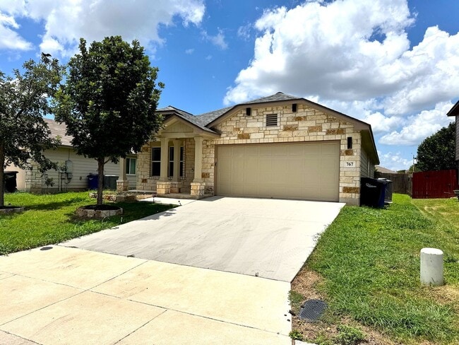Building Photo - Ready for Move-In! Spacious 4-Bed, 2-Bath ... Rental