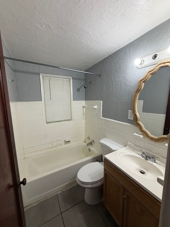 Photo - Welcome to this charming 3BD/1BA house in St Louis, MO