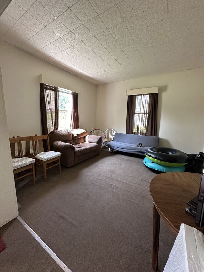Photo - 3 bed 1 bath close to UWEC and Water St! A...