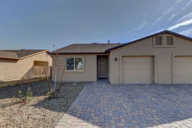 Photo - 3027 N Corrine Dr Unidad 1