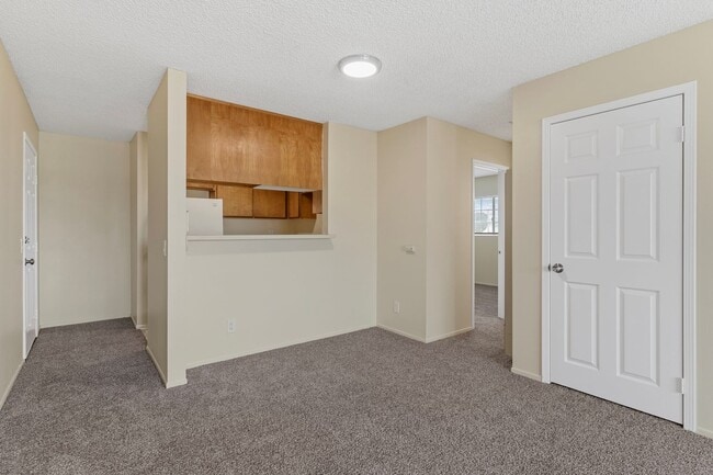 Photo - 1070 Loma Ave Unidad #305