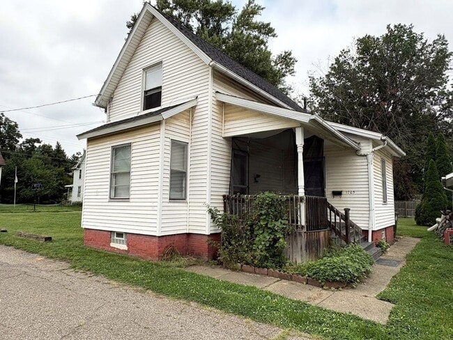 Building Photo - 1705 Bechel Pl NW