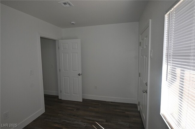 Building Photo - 1007 C St Unit 1 Rental