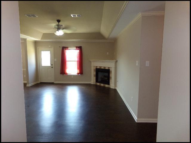 Photo - 2405 Canterbury Ln