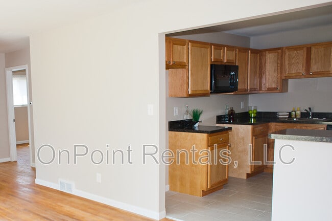 Photo - 331 Radcliff St