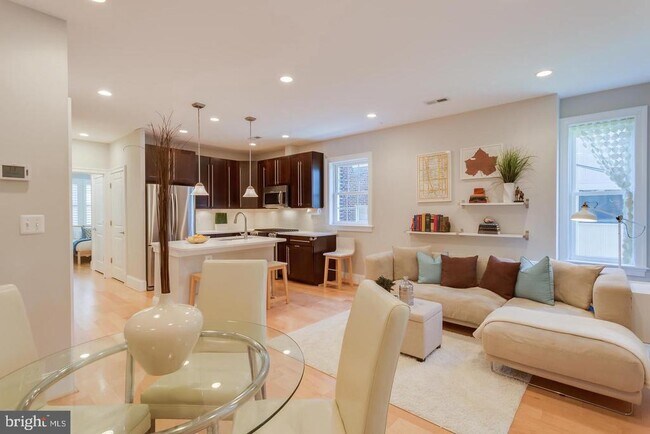 Photo - 3937 Davis Pl NW Unidad 3