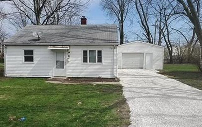 Building Photo - 15 Sherwood Ct