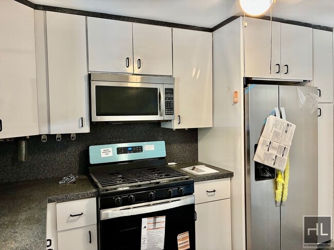 Photo - 2.5 bedroom, 1 bath with private porch, Dw, microwave & W/D utilities included Unit 1