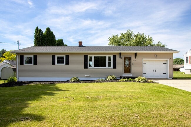 Building Photo - Three bedroom home