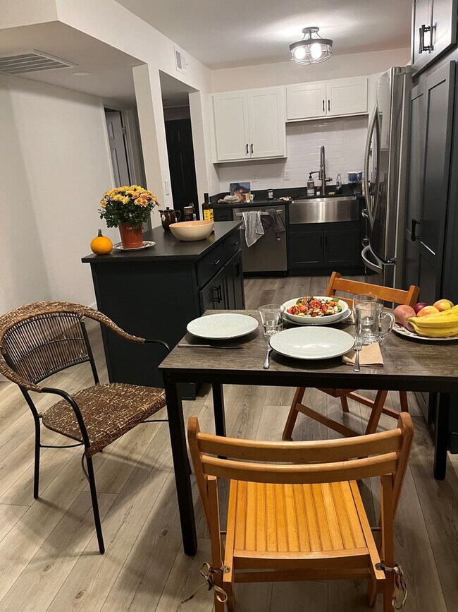 Photo - Large Two bedroom, Two Bath Furnished, all Inclusive short to mid term rental. Unidad 214