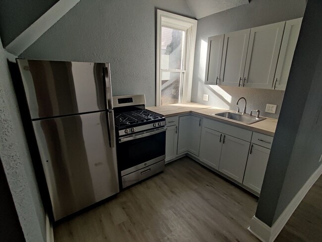 Building Photo - 121 Cohassett St Unit Apt. #1
