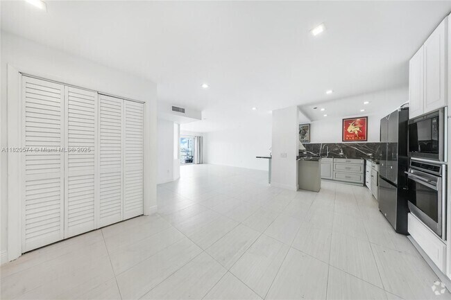 Building Photo - 1450 Lincoln Rd Unit 901 Rental