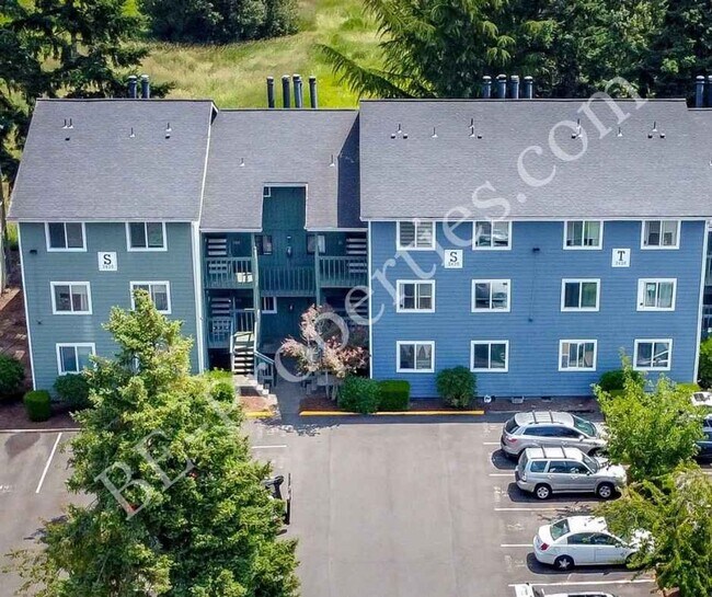 Photo - Cozy 1 Bedroom in the By The Green Community.