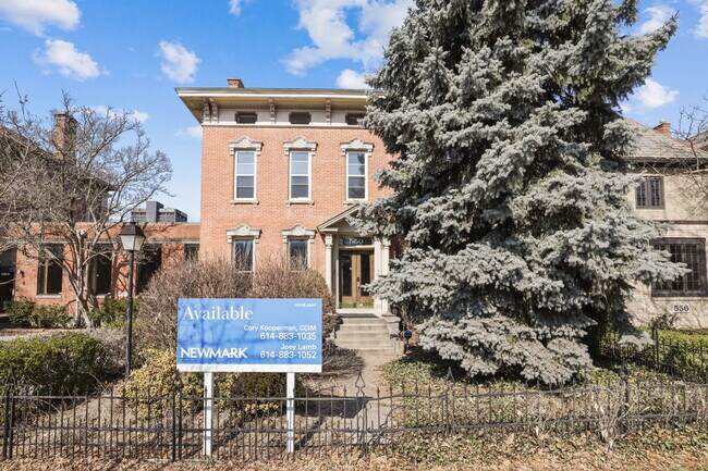 Photo - 550 E Town St House