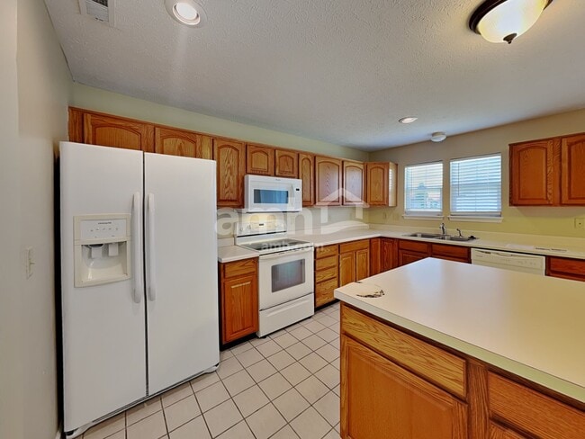 Photo - 529 Austrian Way