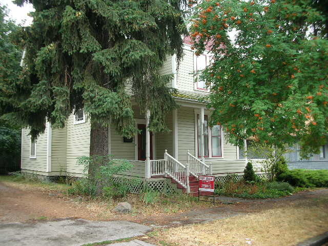 Building Photo - Fantastic South Side 3 Bedroom 2 Bath Home