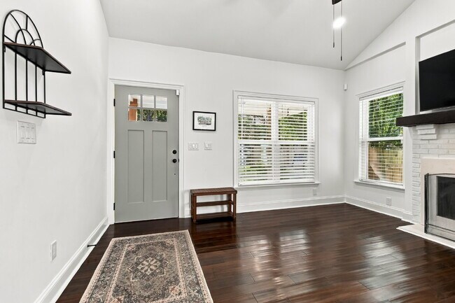 Photo - Updated Cottage 5 mins from Uptown Charlotte!
