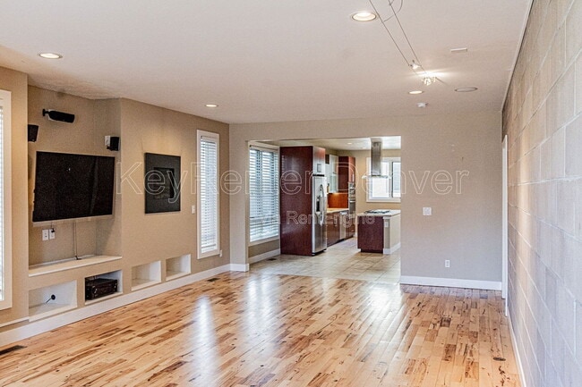 Photo - 4186 Utica St