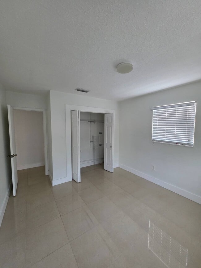 Building Photo - 3292 SW 24th St Unit 1 Rental