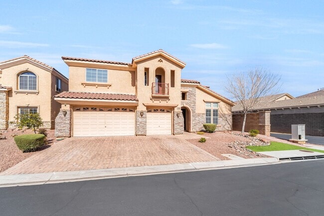 Building Photo - Fully Furnished Luxury Living with Expansive, Move-In Ready Comfort!