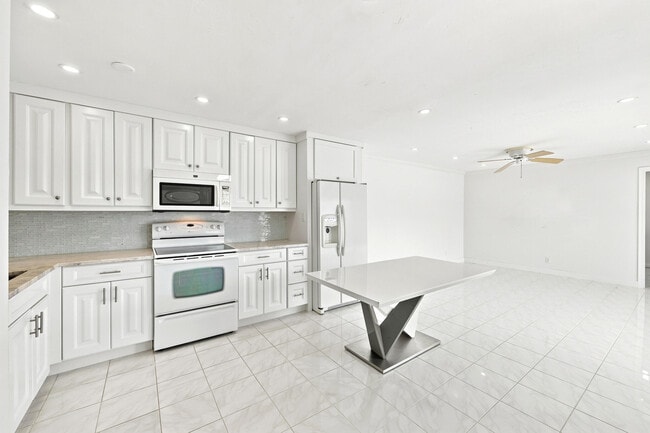 Photo - 126 West Ct