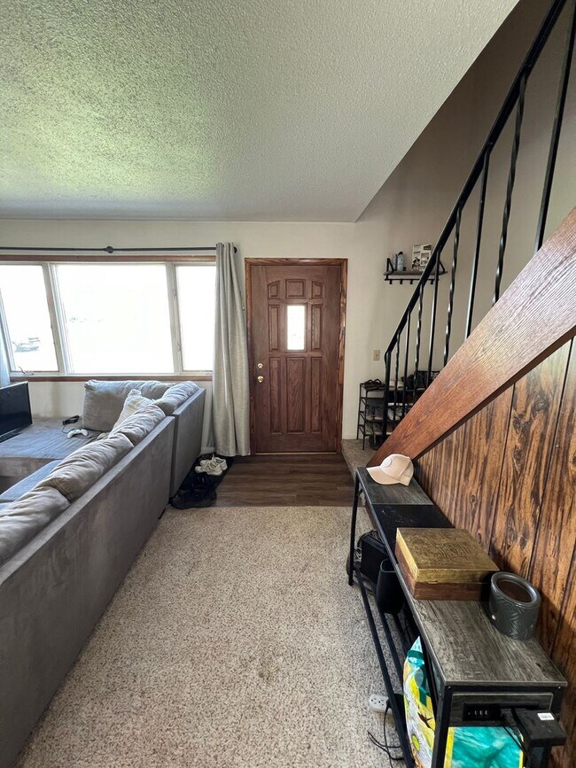 Photo - AVAILABLE MAY - Large 2 Bedroom Apartment! Unit 1610 N 32nd St