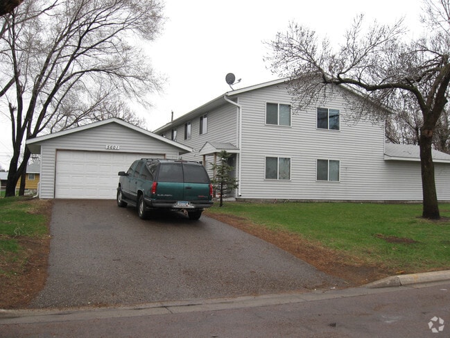 Photo - 5601-5607 4th St NE