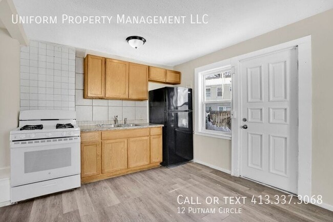 Building Photo - 12 Putnam Cir