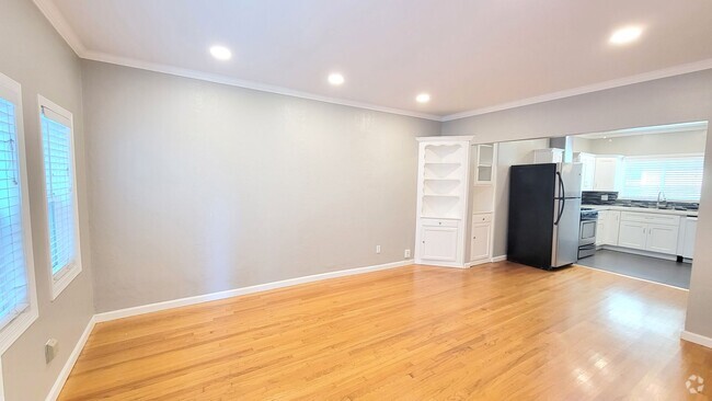 Building Photo - 4049-55 30th St. Unit 4049 1/2 Rental