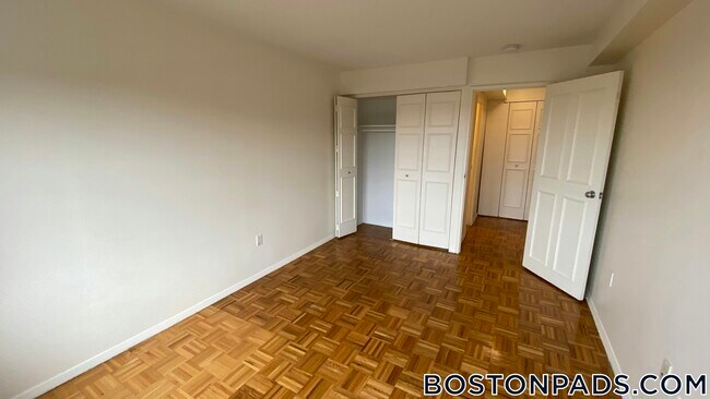175 Freeman St Unit 913