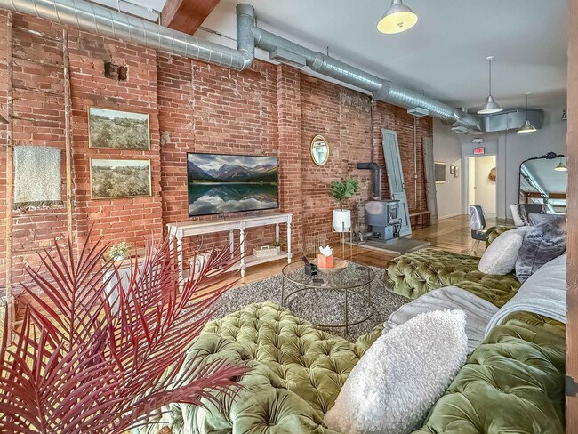 Photo - 1668 E 40th St Unit SI FL3-ID1593940P