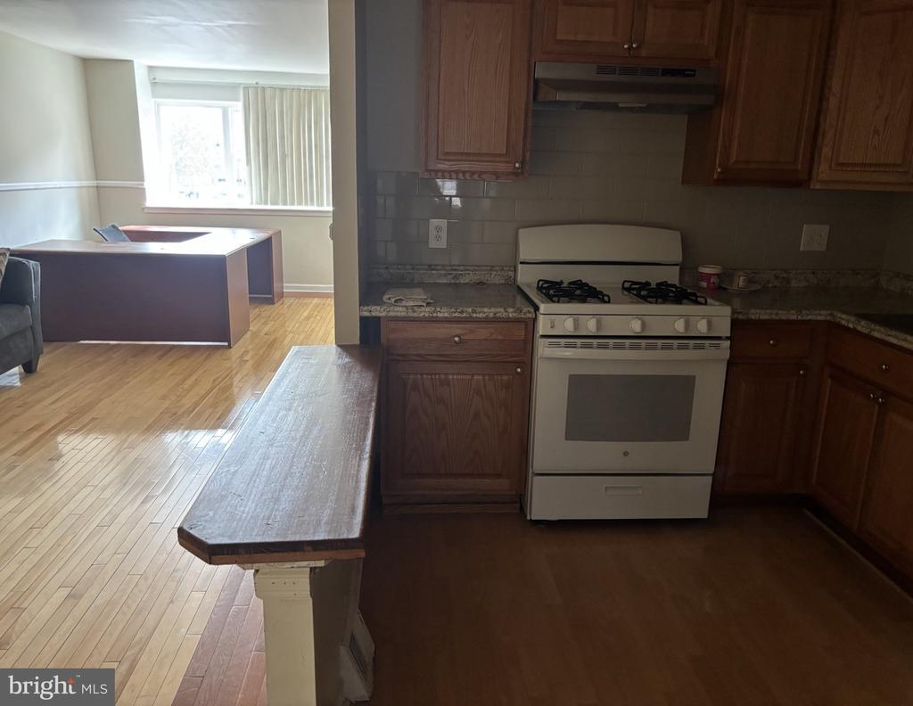 Photo - 2419 Tremont St