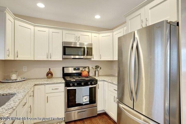 Photo - 272 Hearn Ave