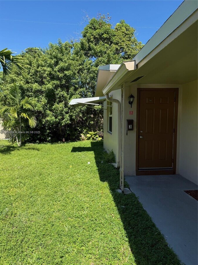 Photo - 231 NE 40th Ct Unit 3