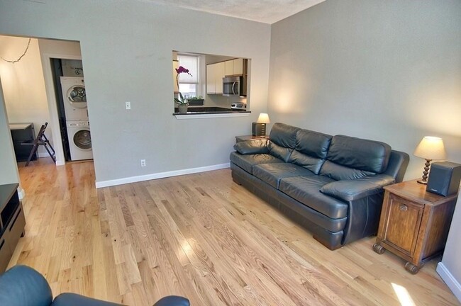 Photo - 1409 Commonwealth Ave Unidad 301 Rental