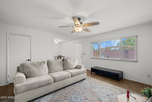 Photo - 6008 W Augusta Ave