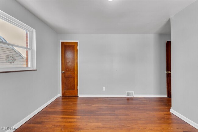 Photo - 20850 Morris Ave