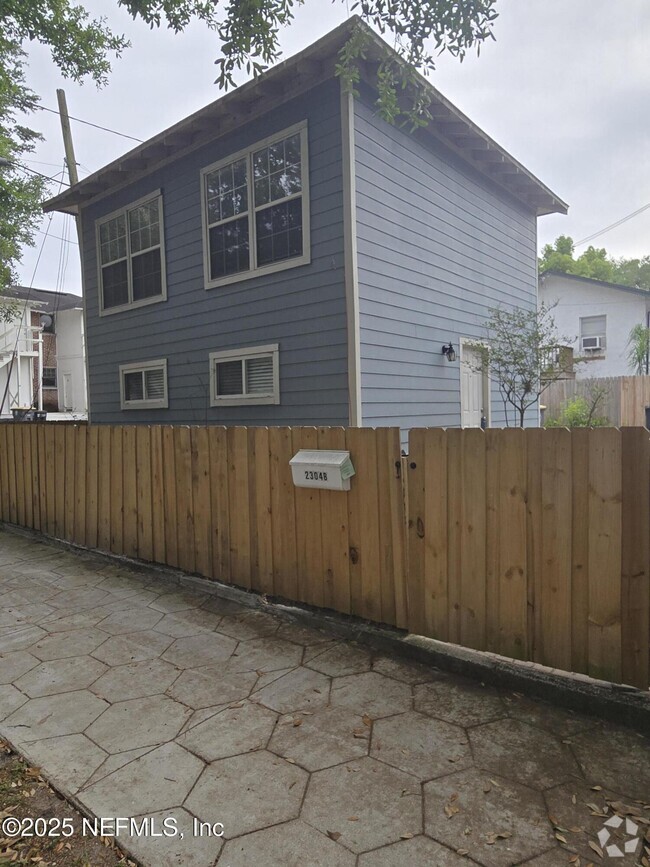 Building Photo - 2304 Myra St Rental